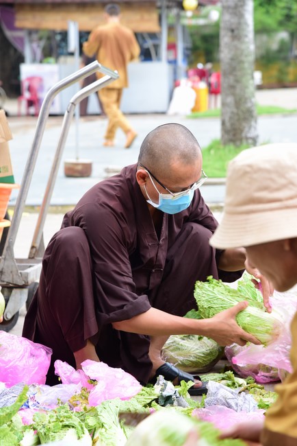 Continuing to support people in need in the Covid-19 pandemic of Hoang Phap Pagoda (series 4)
